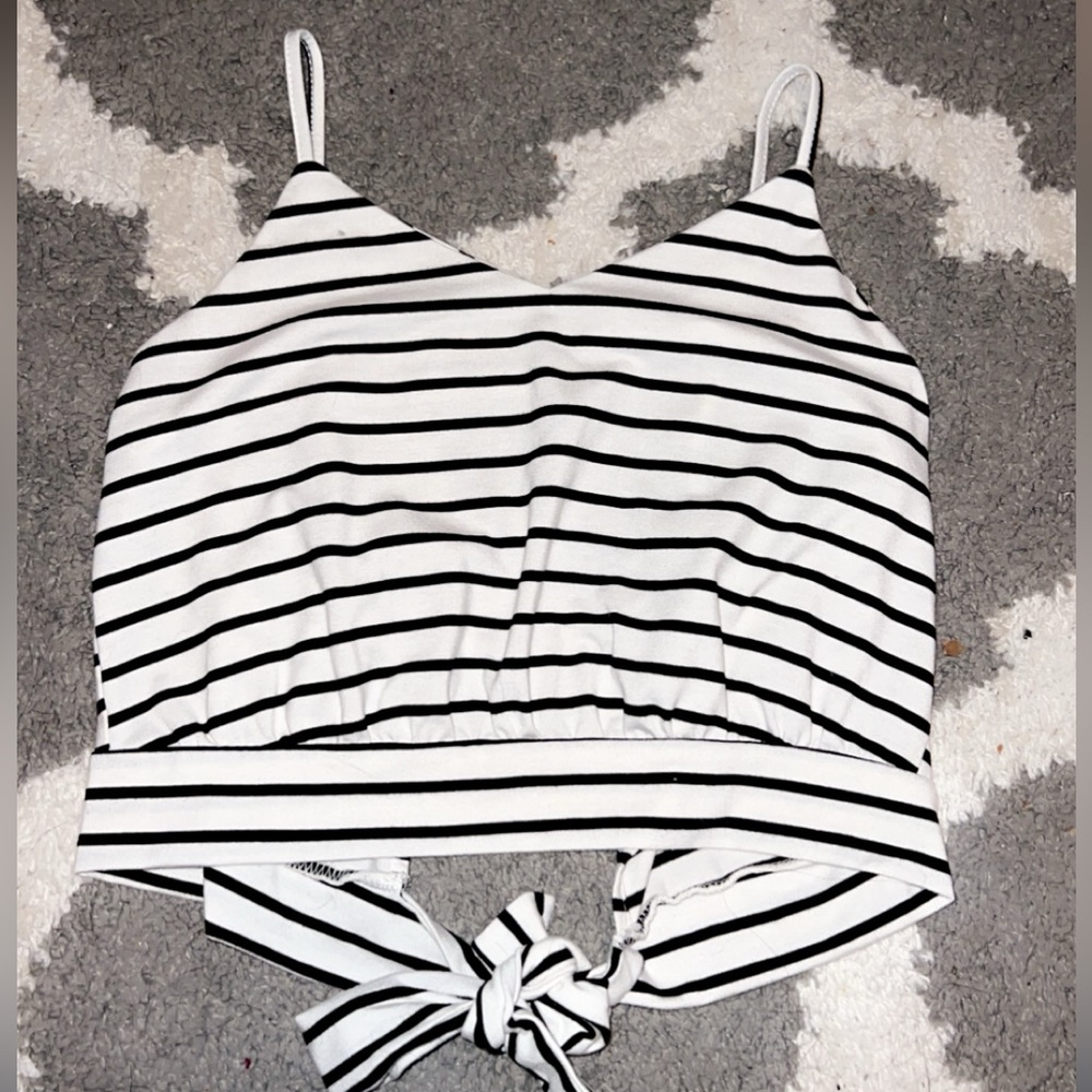 black/white cropped shirt : size - medium